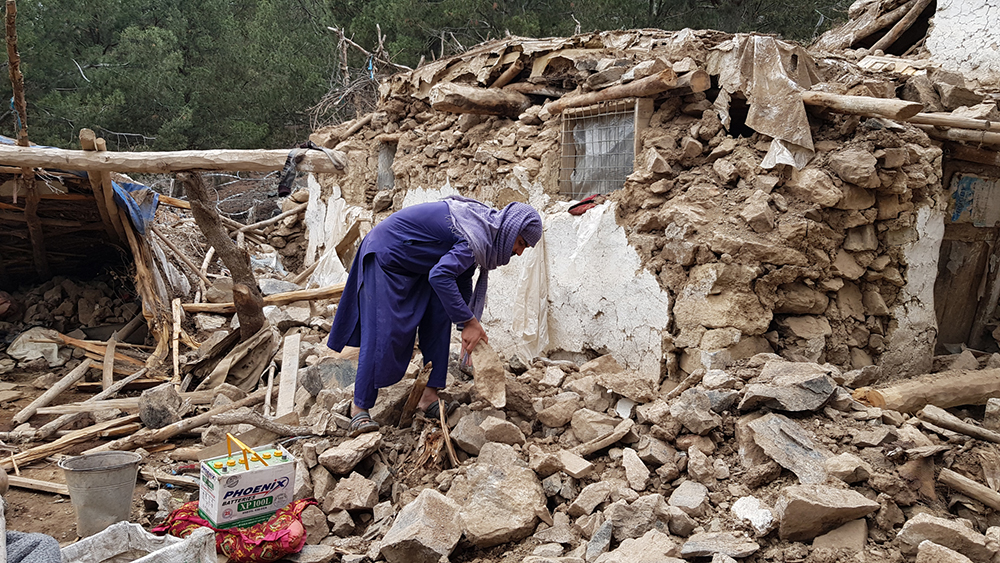 早安 世界 20年来最致命地震重创阿富汗,已1100人死
