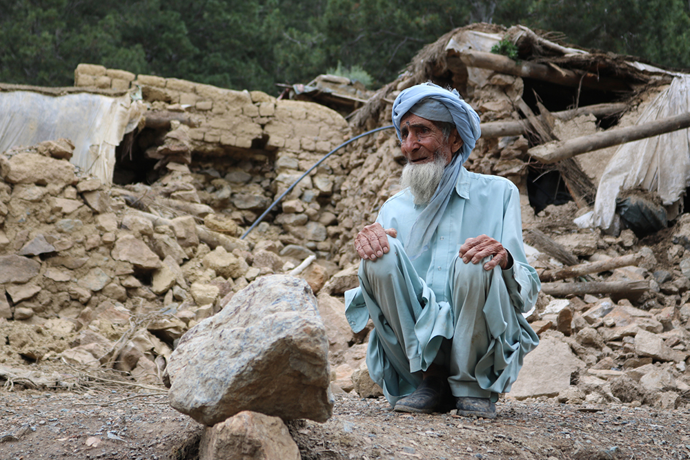 早安 世界 20年来最致命地震重创阿富汗,已1100人死