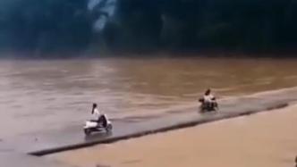 广西两女生骑车过漫水桥被冲走，一人获救一人遇难