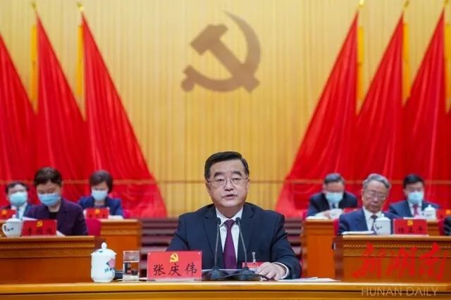 6月22日至23日，中国共产党湖南省代表会议在长沙举行。在圆满完成各项议程后，张庆伟发表了讲话。
