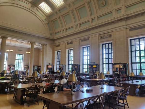 阿勒拉哈用镜头记录下的哈佛大学图书馆。
