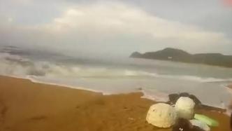 闪电击中海水将钓鱼男子电晕