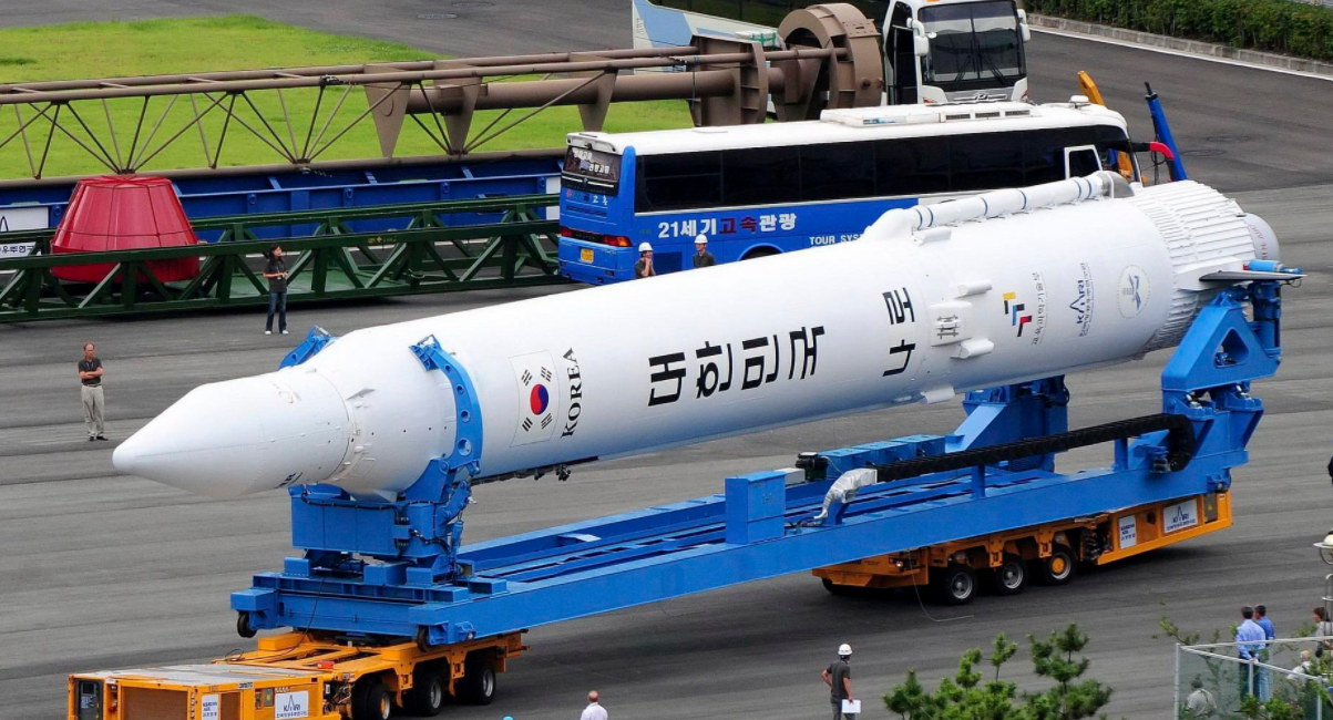 “罗老”号火箭只能算是韩国的半国产火箭。