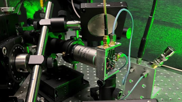 如何讓量子傳感器檢測到任何頻率電磁信號？MIT有新思路