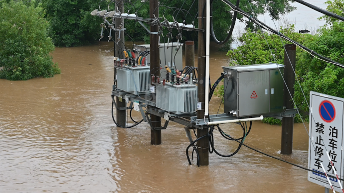 婺源強(qiáng)降雨多戶斷電，供電部門緊急搶修