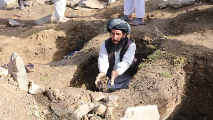 早安·世界｜阿富汗強震已致1500死2000傷，搜救困難