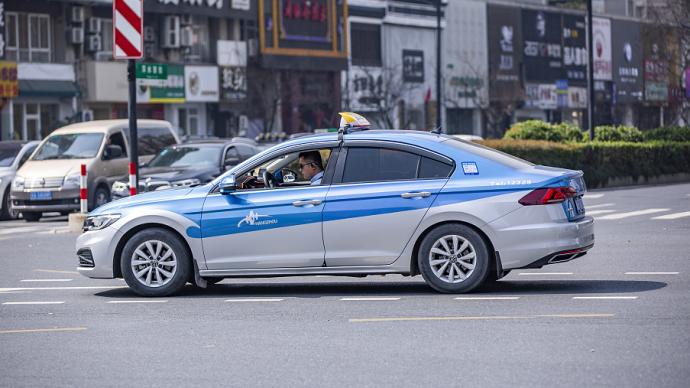 油价持续走高，杭州传统巡游出租车每车次燃油附加费增至2元