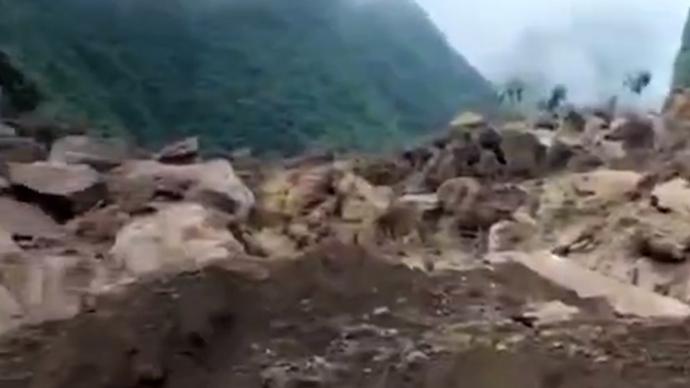 重庆巫溪县因暴雨发生山体滑塌，初步统计5人失联