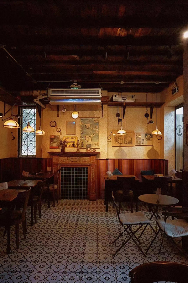 开业时的老麦咖啡馆静安寺店。受访者 供图