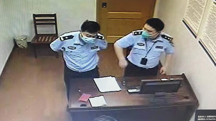 让朋友代做核酸，5人因扰乱检测秩序被上海警方行政处罚