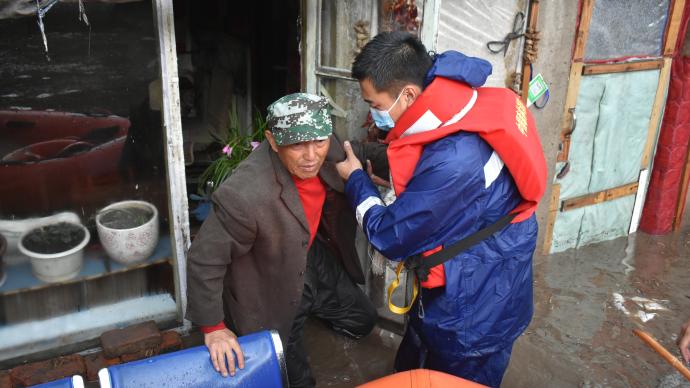 黑龙江嫩江强降雨致城区内涝，森林消防队伍紧急转移92人