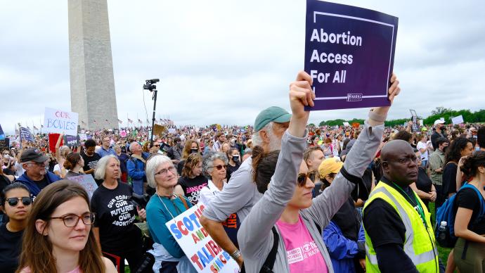 “罗诉韦德案”被推翻！美国多州女性堕胎权或遭侵