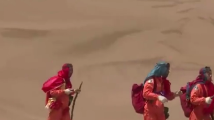 我国18名航天员完成沙漠野外生存训练