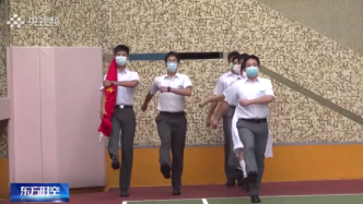 视频丨香港中学升旗手将英式步操改为中式步操