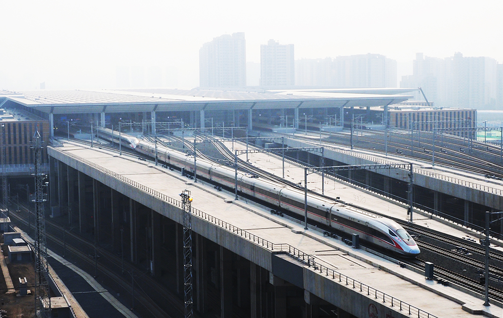 2022年6月20日，北京丰台站正式开通运营，7时26分，首趟满载旅客的G601次复兴号列车从丰台站开出向太原驶去。原瑞伦/视觉中国 图