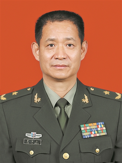 聂海胜，男，汉族，湖北枣阳人，1964年9月出生，1983年6月入伍，现任解放军航天员大队特级航天员。