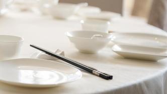 上海恢复堂食鼓励桌长制，行业协会：培养公序良俗，没强制性