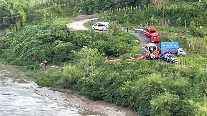 泸州叙永县4名儿童落水：一名被钓鱼人救起，另外3人失踪