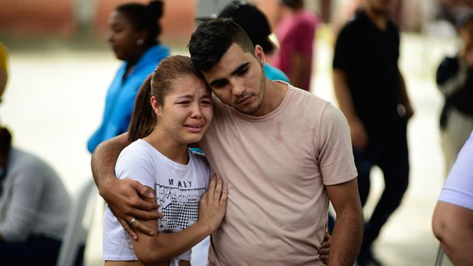 早安·世界｜哥伦比亚监狱骚乱致52人死亡，家属悲痛欲绝