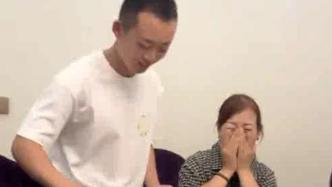 当兵3年的儿子偷偷休假回家，妈妈激动捂脸哭泣