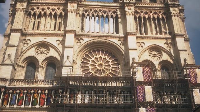 “走进”巴黎圣母院八百年历史场景