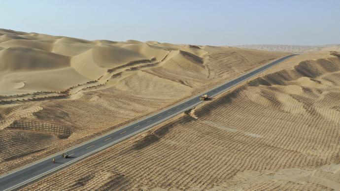 穿越“死亡之海”！第三条穿越世界第二大流动沙漠公路通车