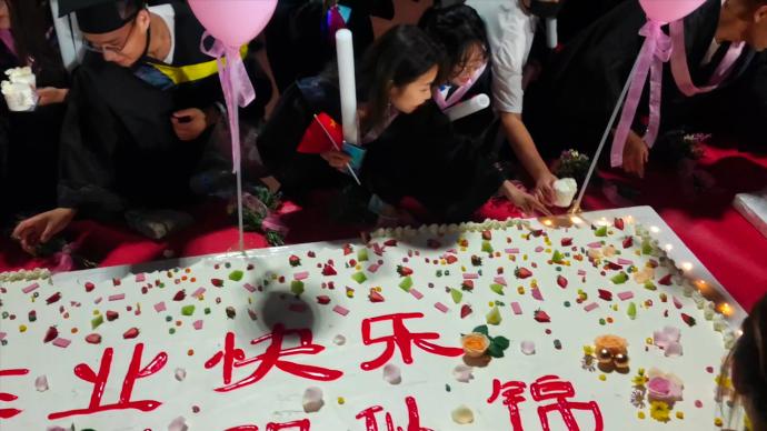 内蒙古一高校准备2022块小蛋糕送毕业生