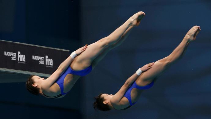 游泳世锦赛：全红婵、陈芋汐女子双人10米台强势夺冠