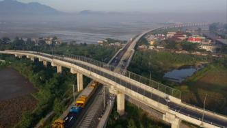 印尼雅万高铁正线开始铺轨