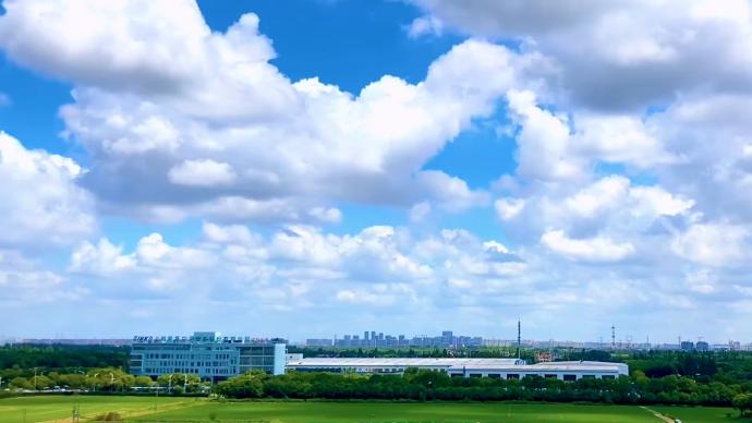 上海天空挂起棉花云，超美“水晶天”你看到了吗？