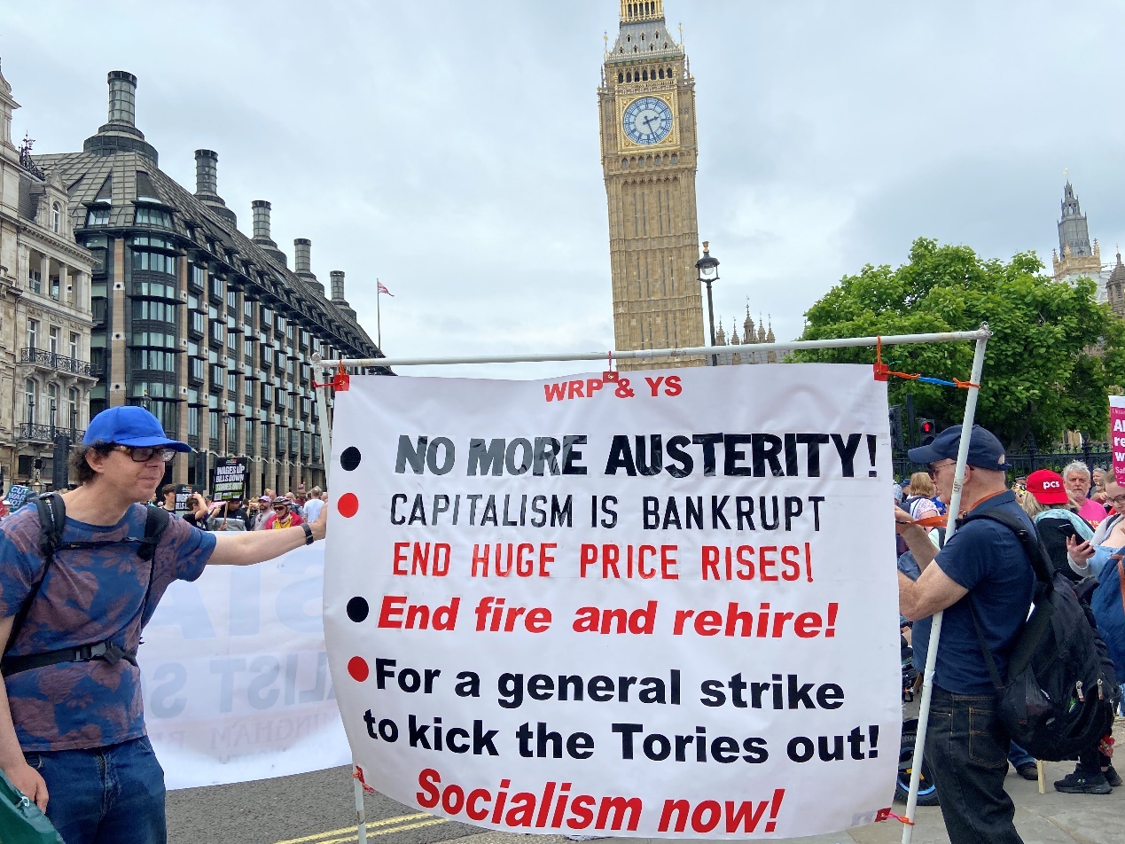 6月18日在伦敦举行的全国工会大游行 作者拍摄