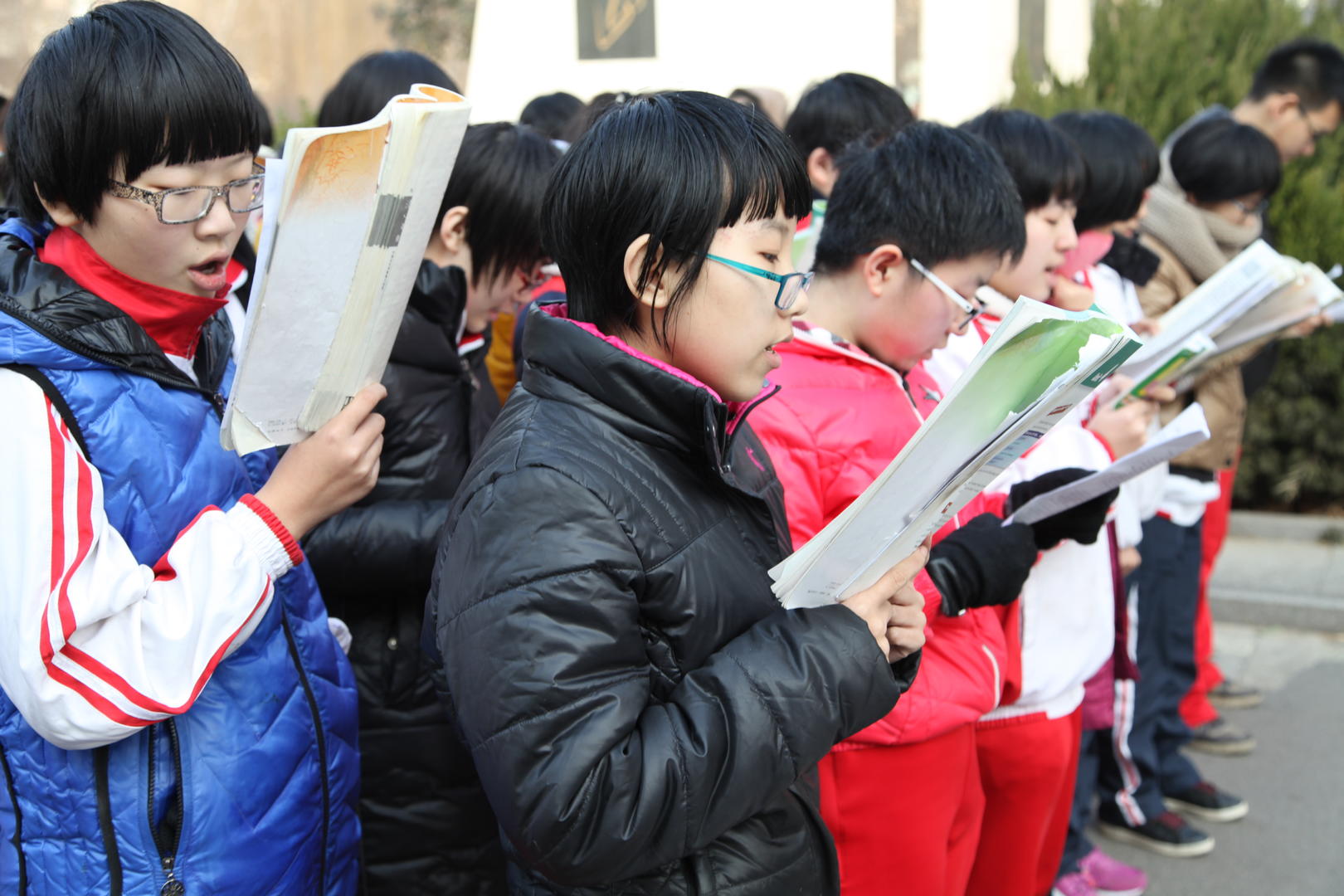 2014年12月26日，河北衡水。衡水中学学生跑操。图片来自ICphoto