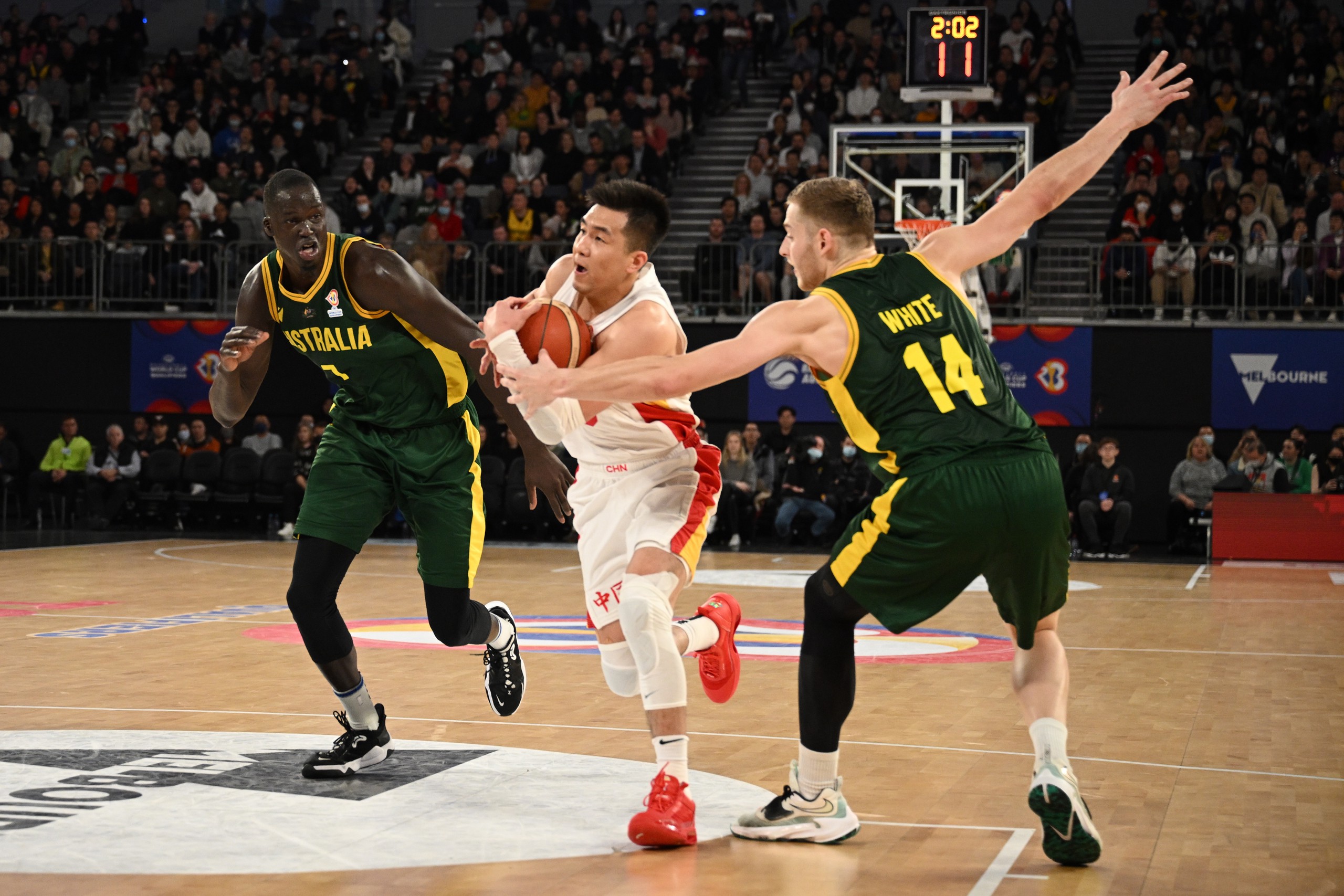 郭艾伦在比赛中.