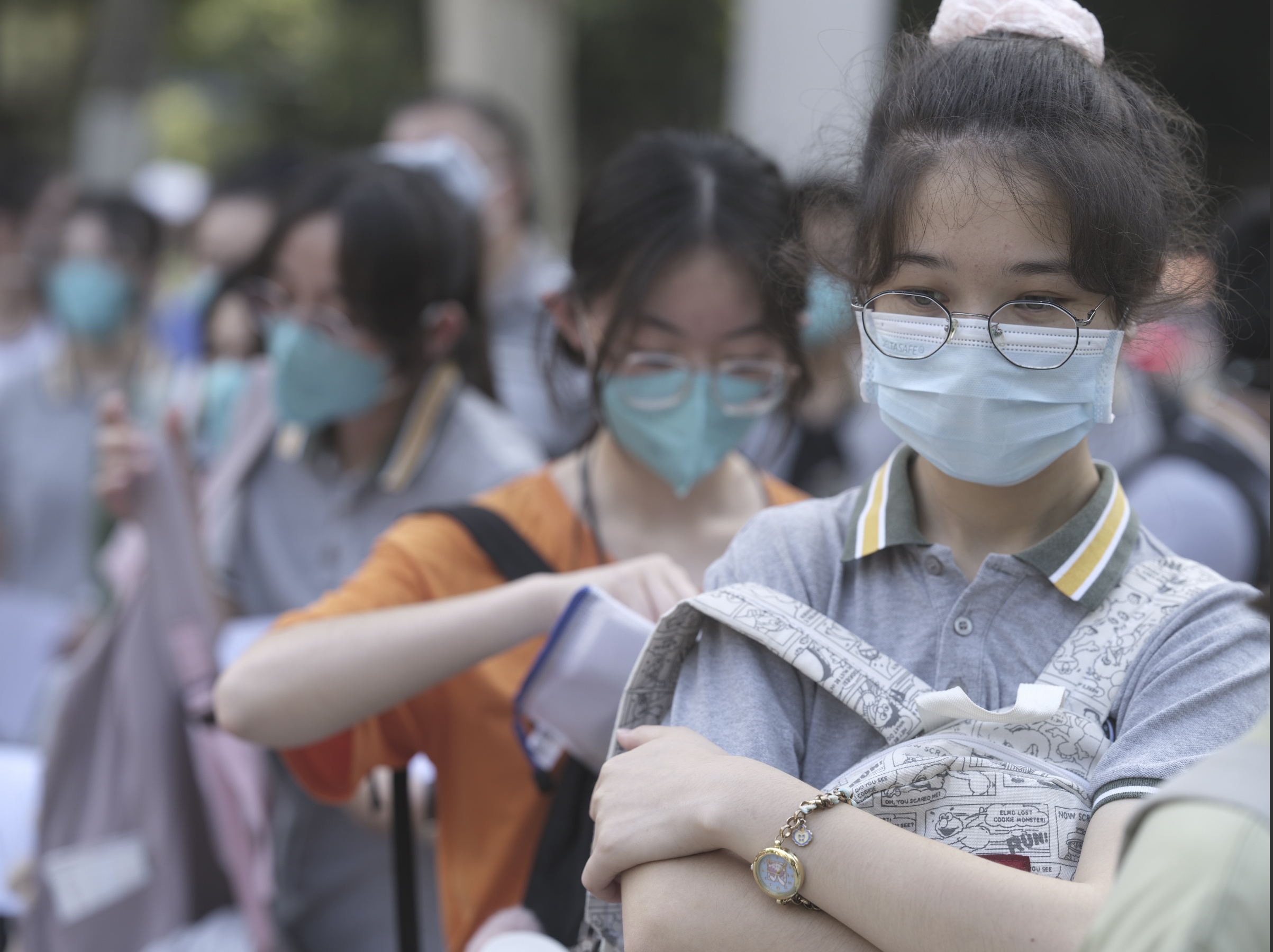 受疫情影响高考延期一个月上海学生今日奔赴考场