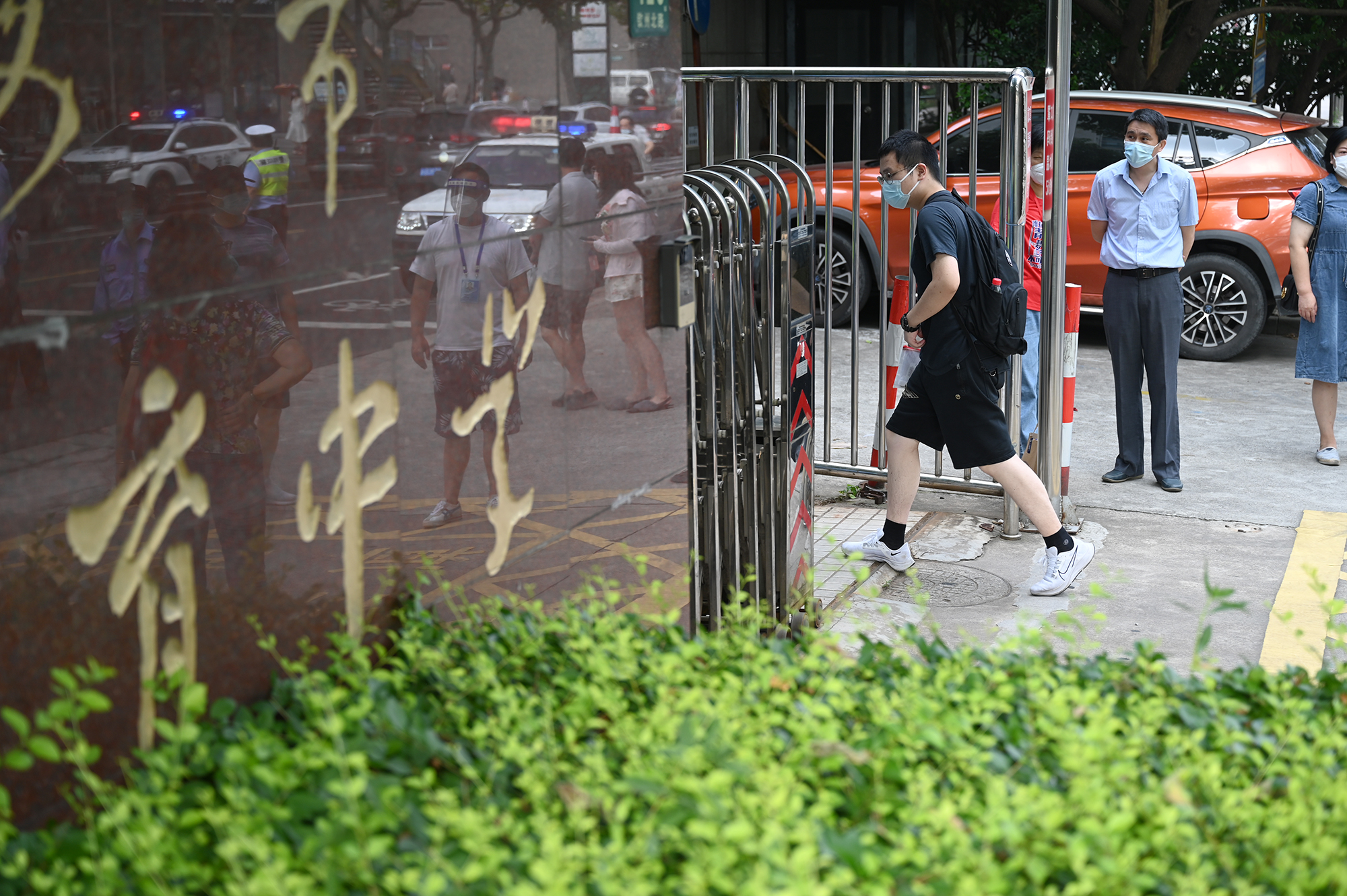 受疫情影响高考延期一个月上海学生今日奔赴考场