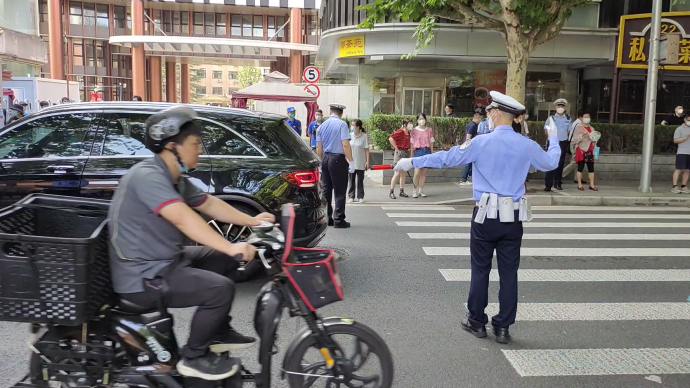 上海警方与蓝天救援队携手，保障高考应急突发