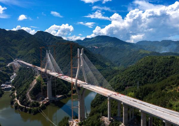 “浙南天路”景文高速主线贯通，预计年底建成通车