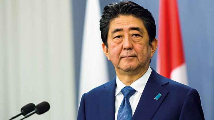 日媒：前首相安倍晋三遭枪击，胸部中枪流血倒地