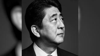 日媒：67岁日本前首相安倍晋三中枪后，因伤势过重身亡