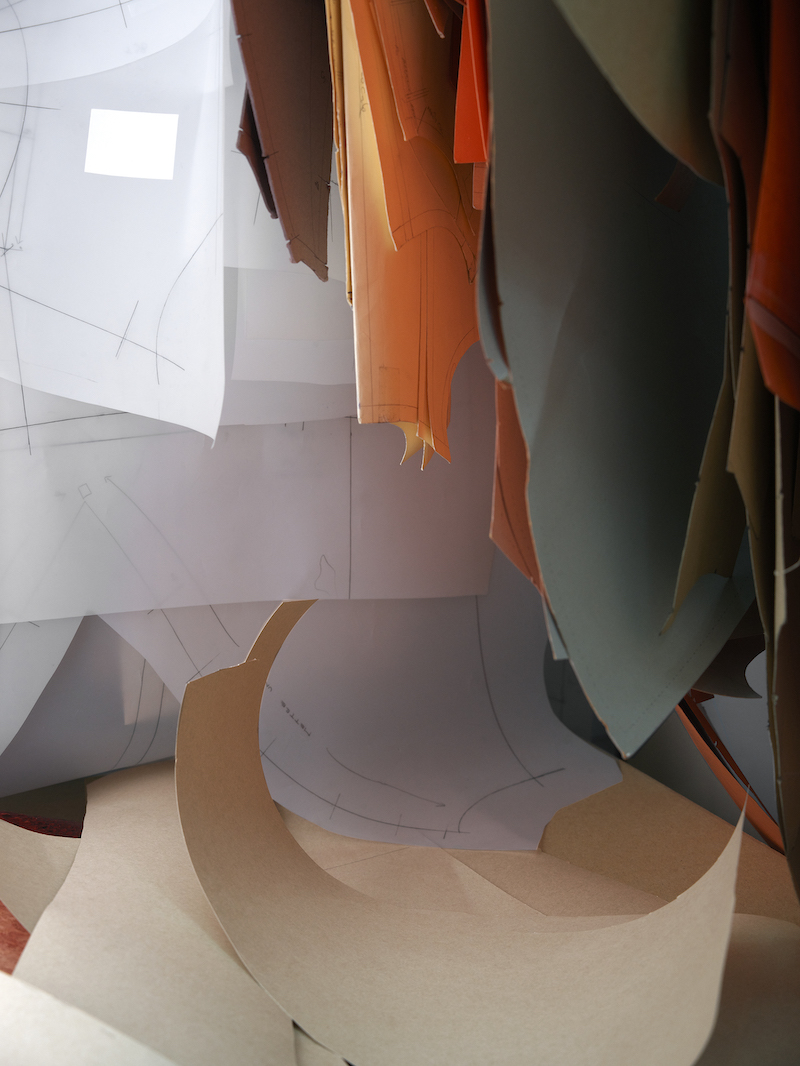 托马斯·迪曼德，《苍头燕雀》，2020，裱框喷墨打印 172 × 135 cm。