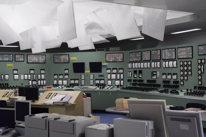 托马斯·迪曼德，《控制室》，2011，彩色合剂冲印、迪亚赛克工艺装裱，200 × 300 cm。