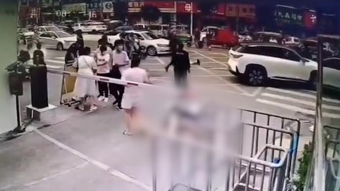 漯河警方回應(yīng)“蔚來汽車撞倒多人”：正調(diào)查處理