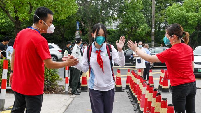 疫情和高溫中，上海11萬名中考生今日趕考