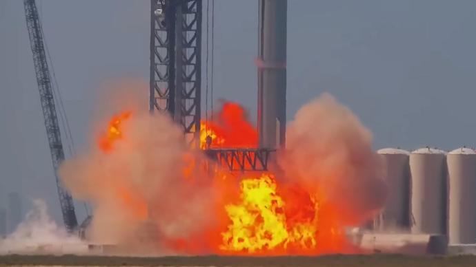 “最强火箭”测试时爆炸，马斯克：不太好