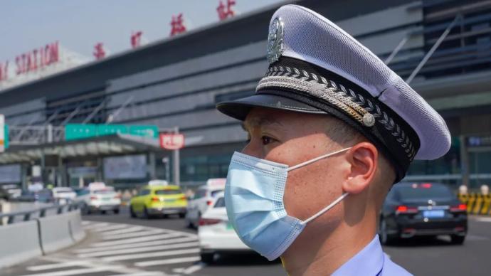 高温“烤”验下，上海旅客出行安全由这群“炎值”担当们守护