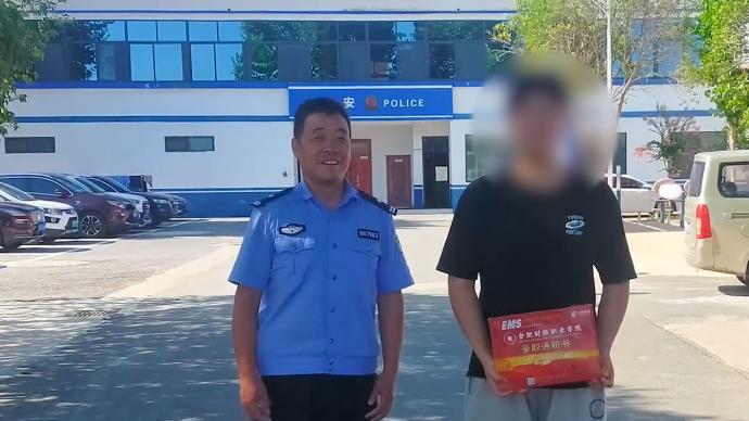 深夜民警翻遍廢品堆,找回錄取通知書