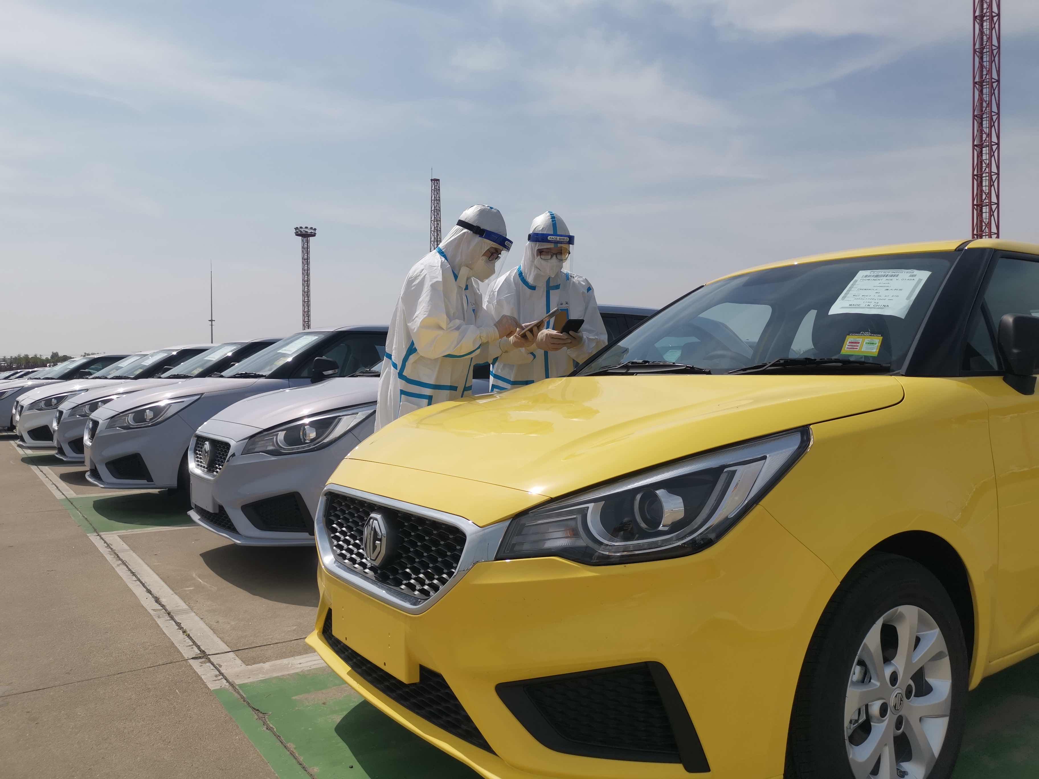 記者從上海海關獲悉,近日,上海海通國際汽車碼頭上,400臺比亞迪品牌新