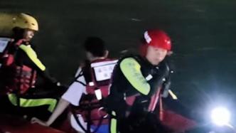 重庆4名男子江边夜泳被困，消防及时成功转移