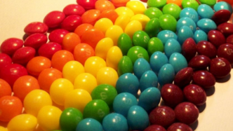 彩虹糖被美国消费者指控：含二氧化钛过高可致人体DNA改变