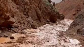 游客在新疆一峽谷游玩遇洪水，景區(qū)：當(dāng)時(shí)已撤出游客，無傷亡